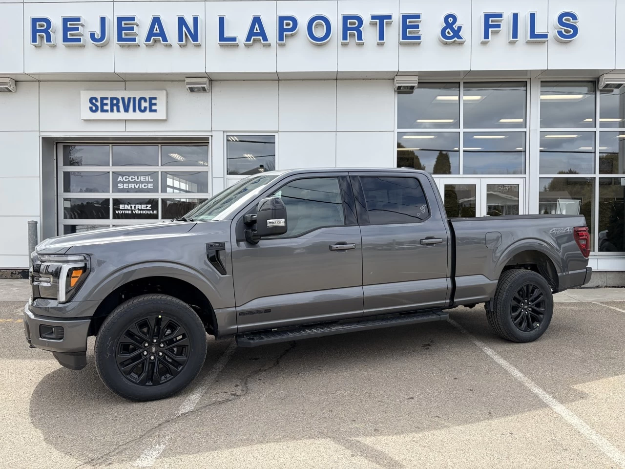 2026 Ford F-150 LARIAT https://www.st-norbertford.com/resize/b990ff35b810a3abc0cc817b2ca24889-1