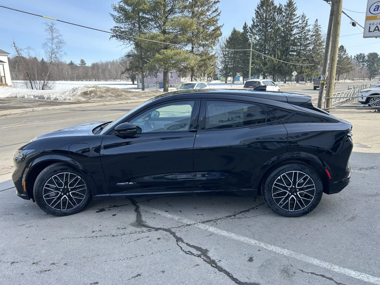 2024 Ford Mustang Mach-E PREMIUM AWD https://www.st-norbertford.com/resize/b990ff35b810a3abc0cc817b2ca24889-1