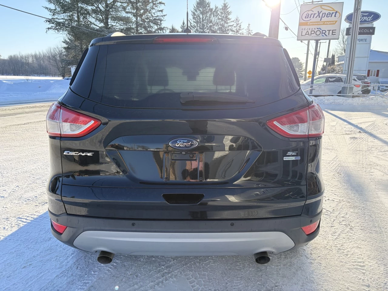 2015 Ford Escape SE https://www.st-norbertford.com/resize/b990ff35b810a3abc0cc817b2ca24889-1