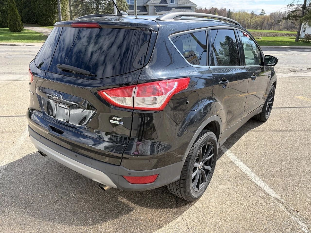 2015 Ford Escape SE https://www.st-norbertford.com/resize/b990ff35b810a3abc0cc817b2ca24889-1
