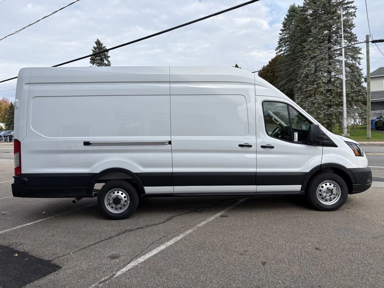 2027 Ford Transit fourgon utilitaire T-350 148" EL Hi Rf 9500 GVWR AWD Main Image
