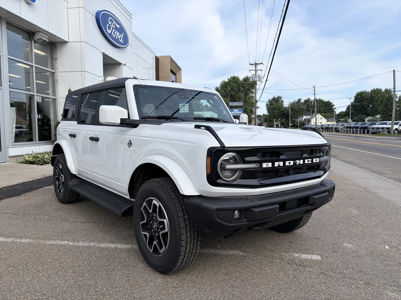 2026 Ford Bronco Outer Banks https://www.st-norbertford.com/resize/b990ff35b810a3abc0cc817b2ca24889-1