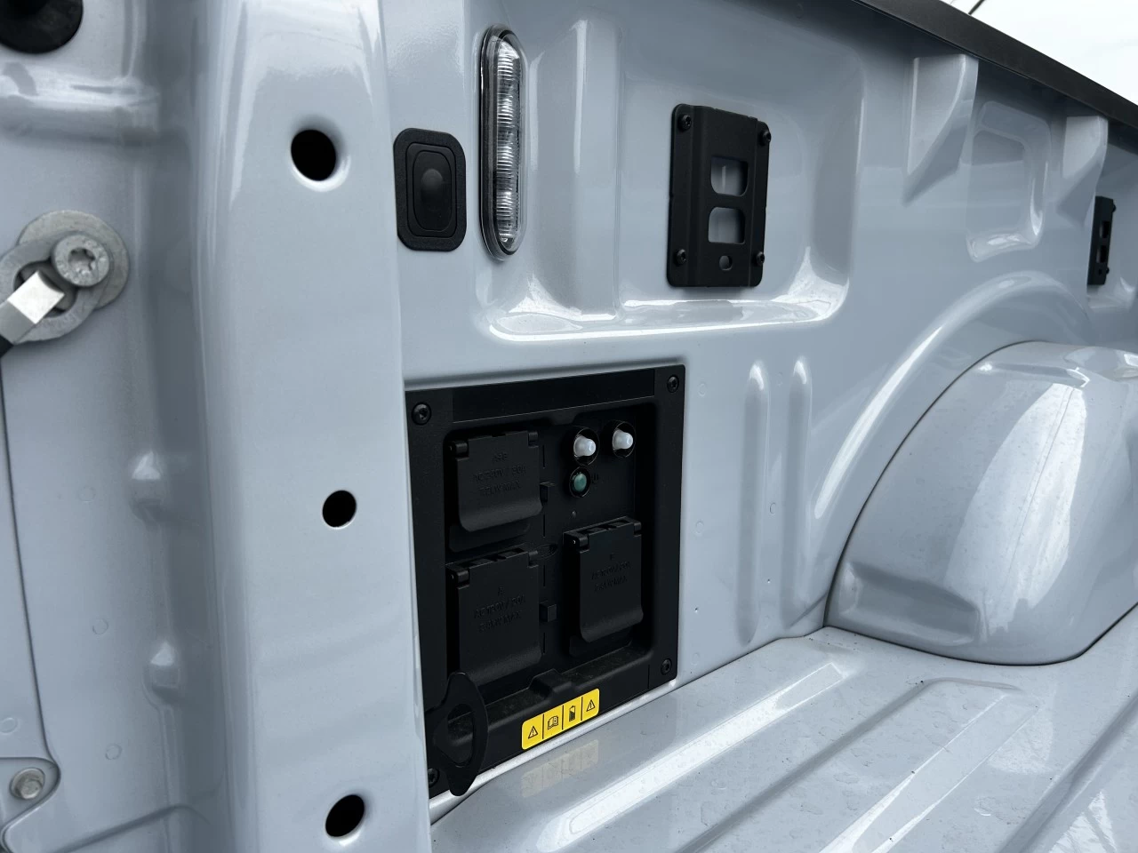2025 Ford F-150 Lightning FLASH https://www.st-norbertford.com/resize/b990ff35b810a3abc0cc817b2ca24889-1