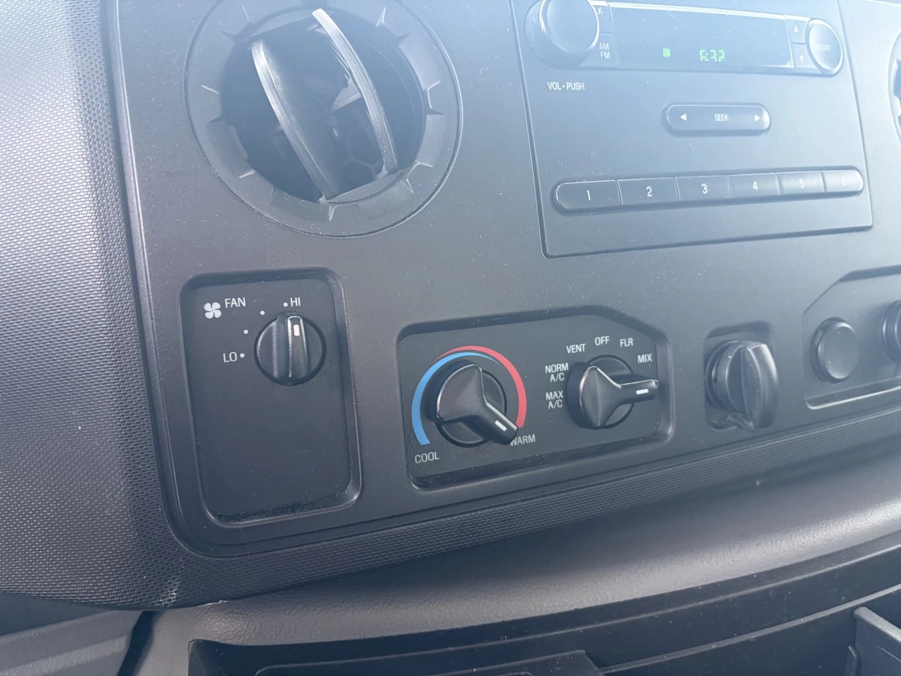 2017 Ford E-450 Super Duty E-450 CUBE 16 PIEDS https://www.st-norbertford.com/resize/b990ff35b810a3abc0cc817b2ca24889-1