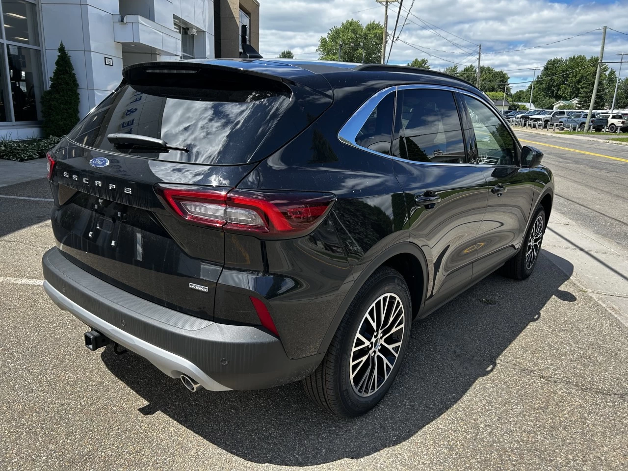 2025 Ford Escape PHEV FWD https://www.st-norbertford.com/resize/b990ff35b810a3abc0cc817b2ca24889-1