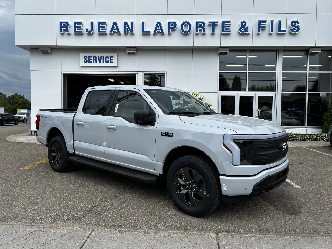 2025 Ford F-150 Lightning FLASH https://www.st-norbertford.com/resize/b990ff35b810a3abc0cc817b2ca24889-1
