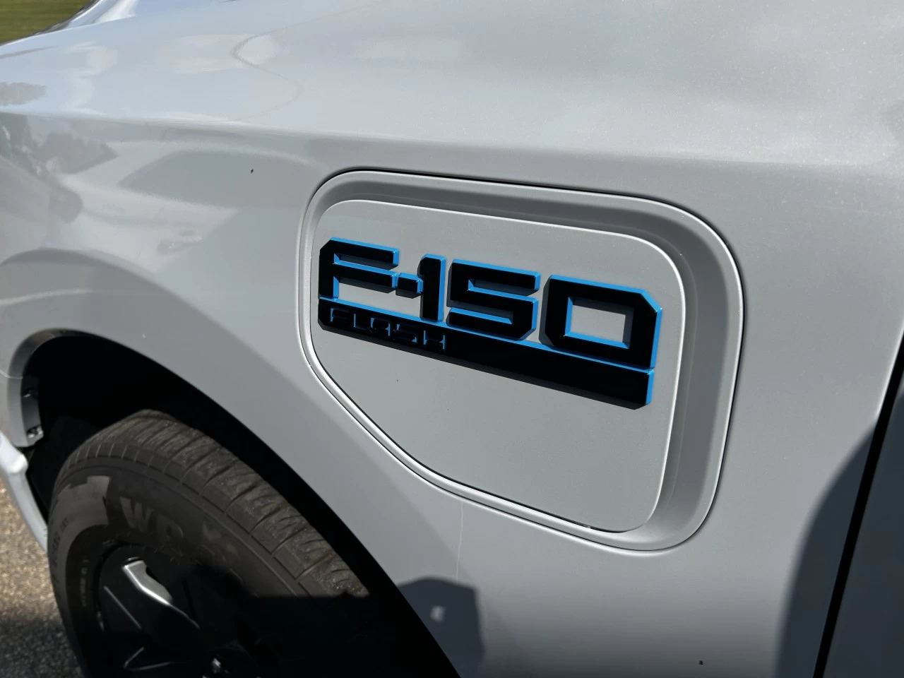 2025 Ford F-150 Lightning FLASH https://www.st-norbertford.com/resize/b990ff35b810a3abc0cc817b2ca24889-1