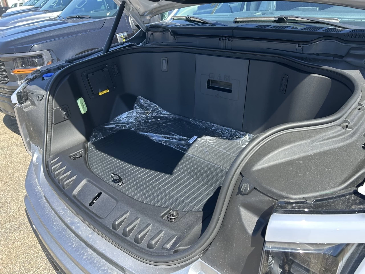 2025 Ford F-150 Lightning FLASH https://www.st-norbertford.com/resize/b990ff35b810a3abc0cc817b2ca24889-1