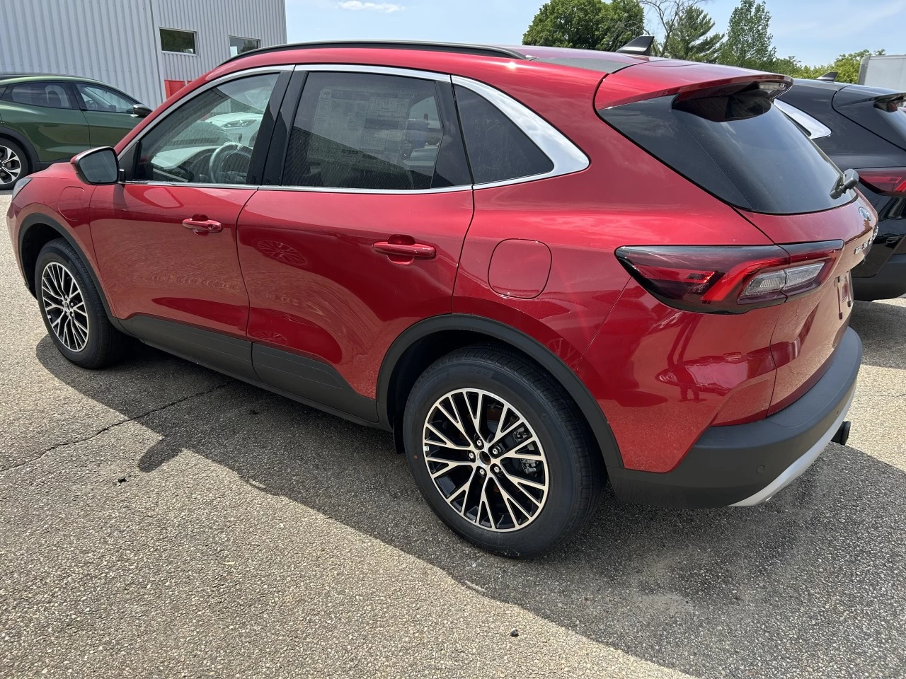 2025 Ford Escape PHEV FWD https://www.st-norbertford.com/resize/b990ff35b810a3abc0cc817b2ca24889-1