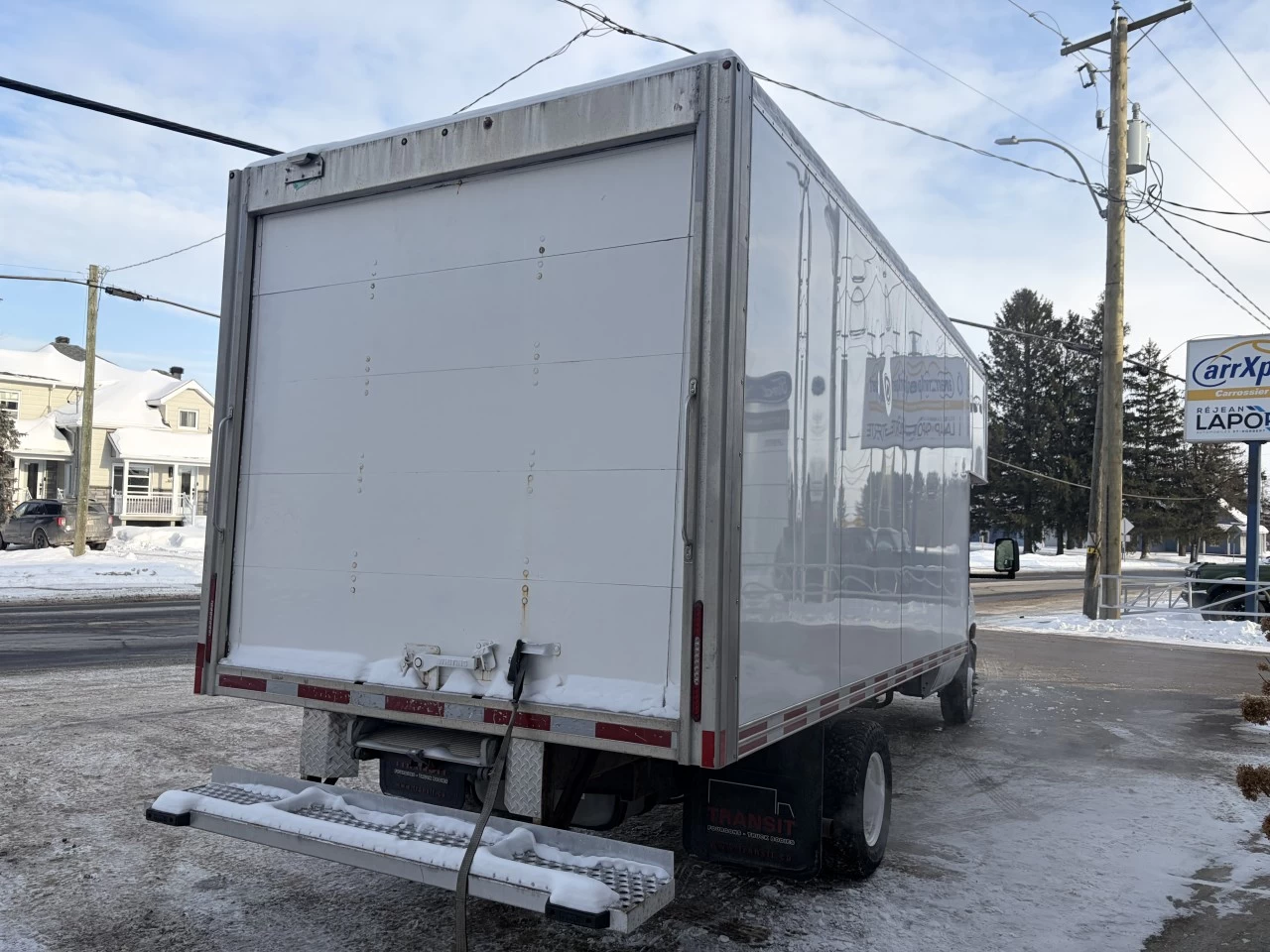 2017 Ford E-450 Super Duty E-450 CUBE 16 PIEDS https://www.st-norbertford.com/resize/b990ff35b810a3abc0cc817b2ca24889-1