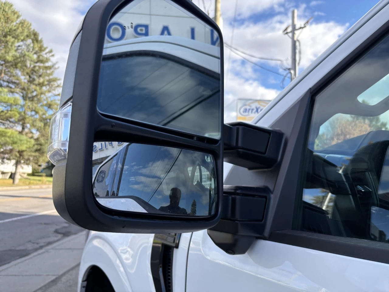 2026 Ford F-150 LARIAT Main Image