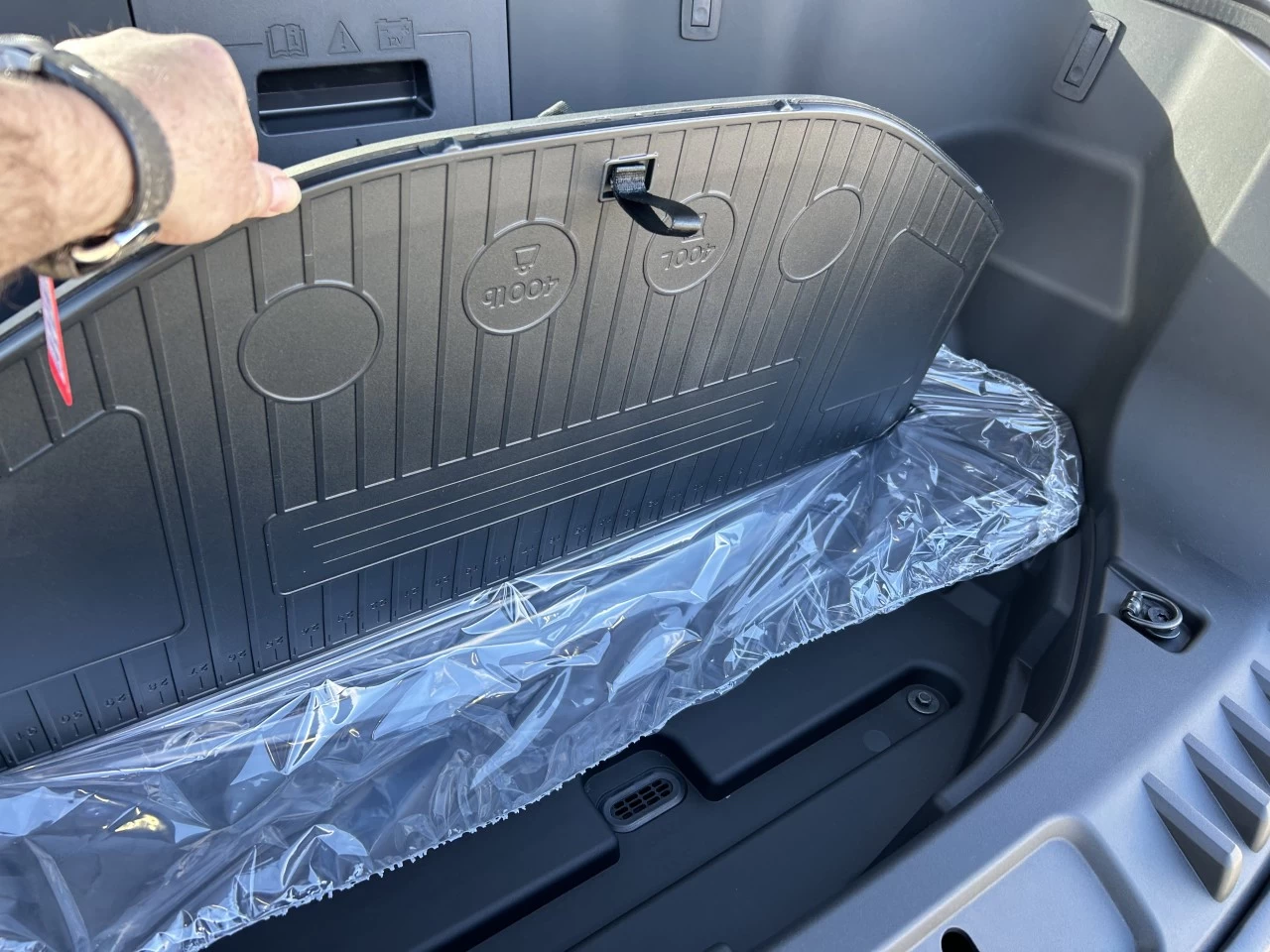 2025 Ford F-150 Lightning Flash 4WD https://www.st-norbertford.com/resize/b990ff35b810a3abc0cc817b2ca24889-1