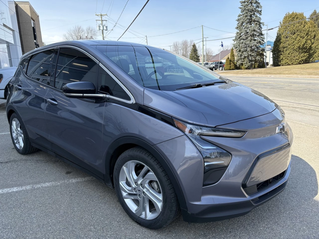 2022 Chevrolet Bolt EV  https://www.st-norbertford.com/resize/b990ff35b810a3abc0cc817b2ca24889-1