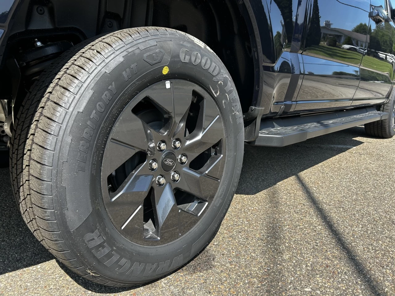 2025 Ford F-150 Lightning FLASH https://www.st-norbertford.com/resize/b990ff35b810a3abc0cc817b2ca24889-1