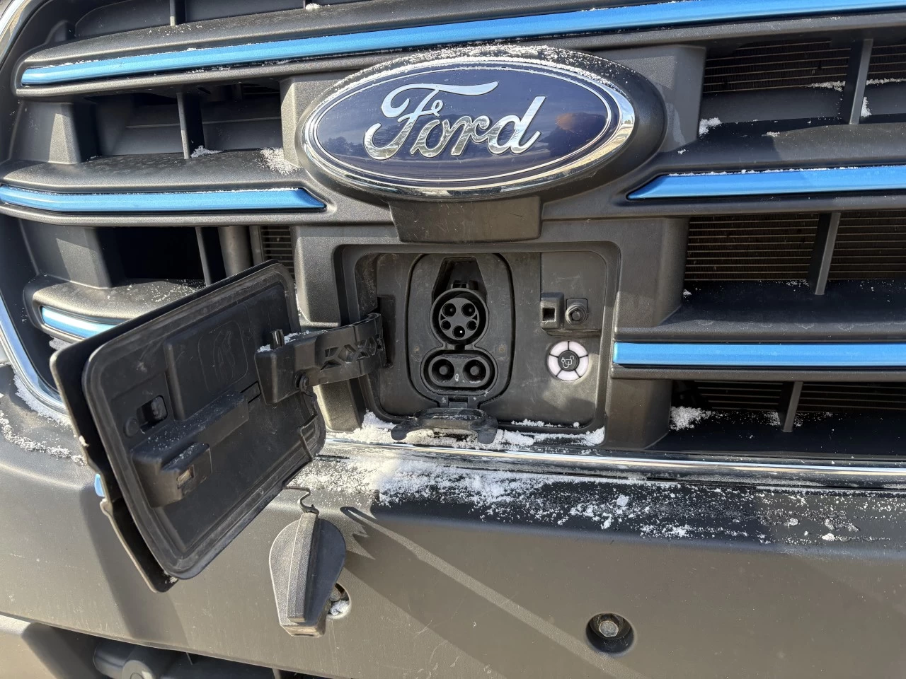 2022 Ford E-Transit T-350 Med Rf 9500 GVWR RWD https://www.st-norbertford.com/resize/b990ff35b810a3abc0cc817b2ca24889-1