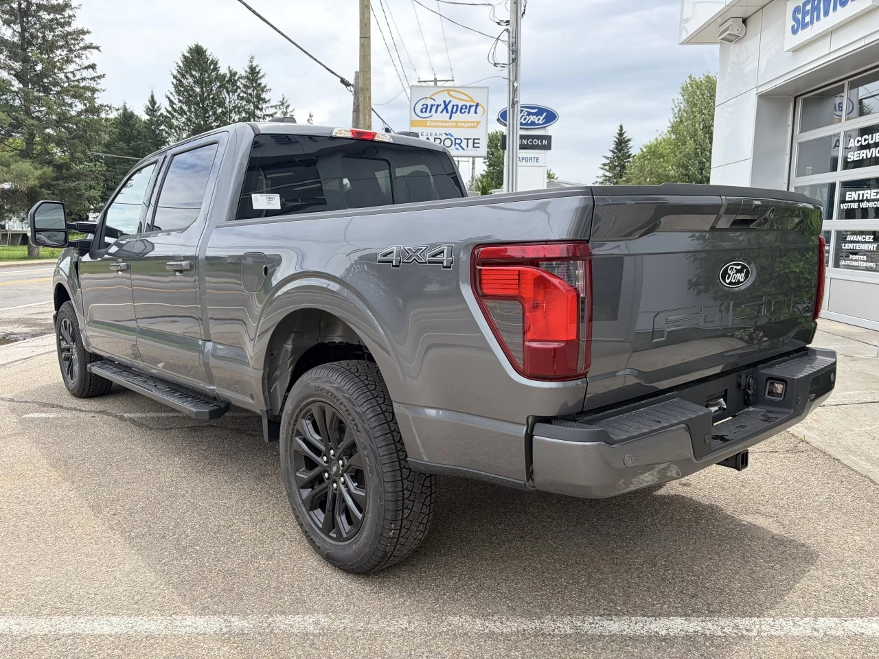 2026 Ford F-150 XLT https://www.st-norbertford.com/resize/b990ff35b810a3abc0cc817b2ca24889-1