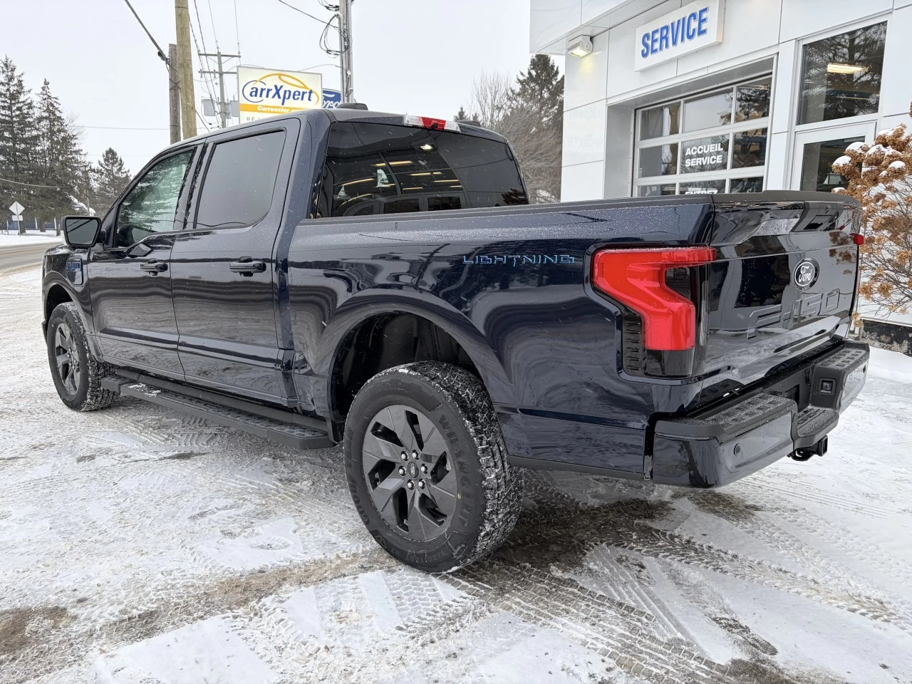 2025 Ford F-150 Lightning FLASH https://www.st-norbertford.com/resize/b990ff35b810a3abc0cc817b2ca24889-1