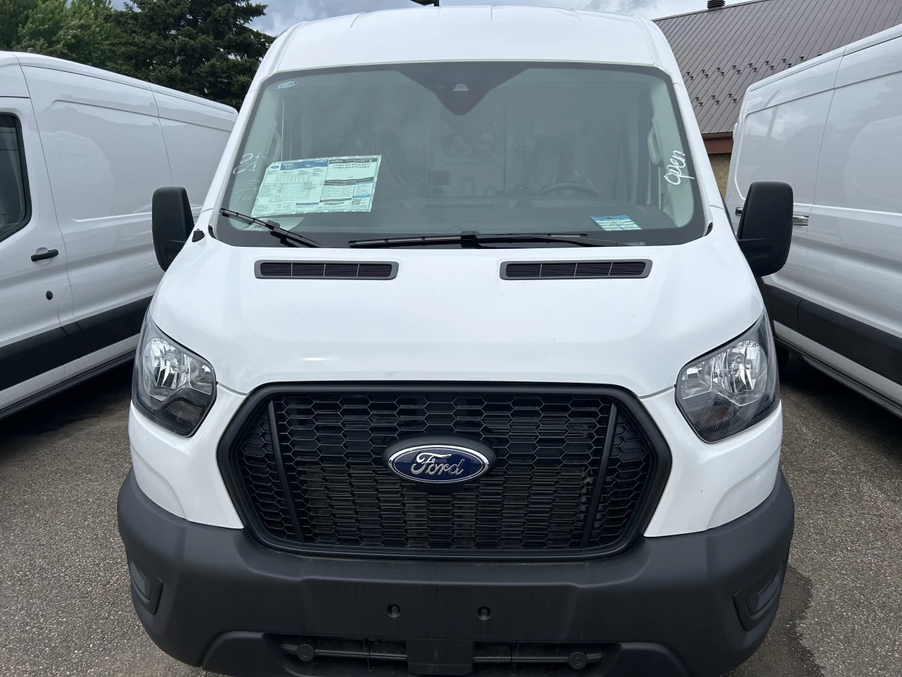2025 Ford Transit fourgon utilitaire T-250 148" Med Rf 9070 GVWR RWD Main Image