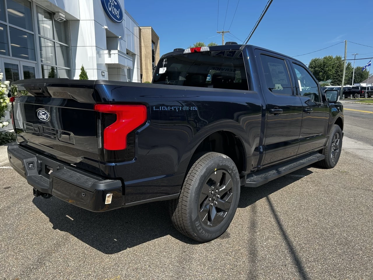 2025 Ford F-150 Lightning FLASH https://www.st-norbertford.com/resize/b990ff35b810a3abc0cc817b2ca24889-1