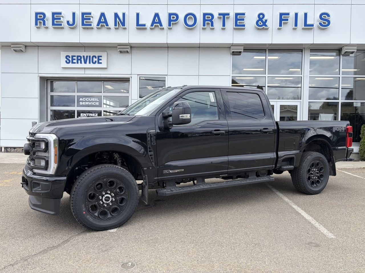 2026 Ford Super Duty F-250 SRW LARIAT Main Image