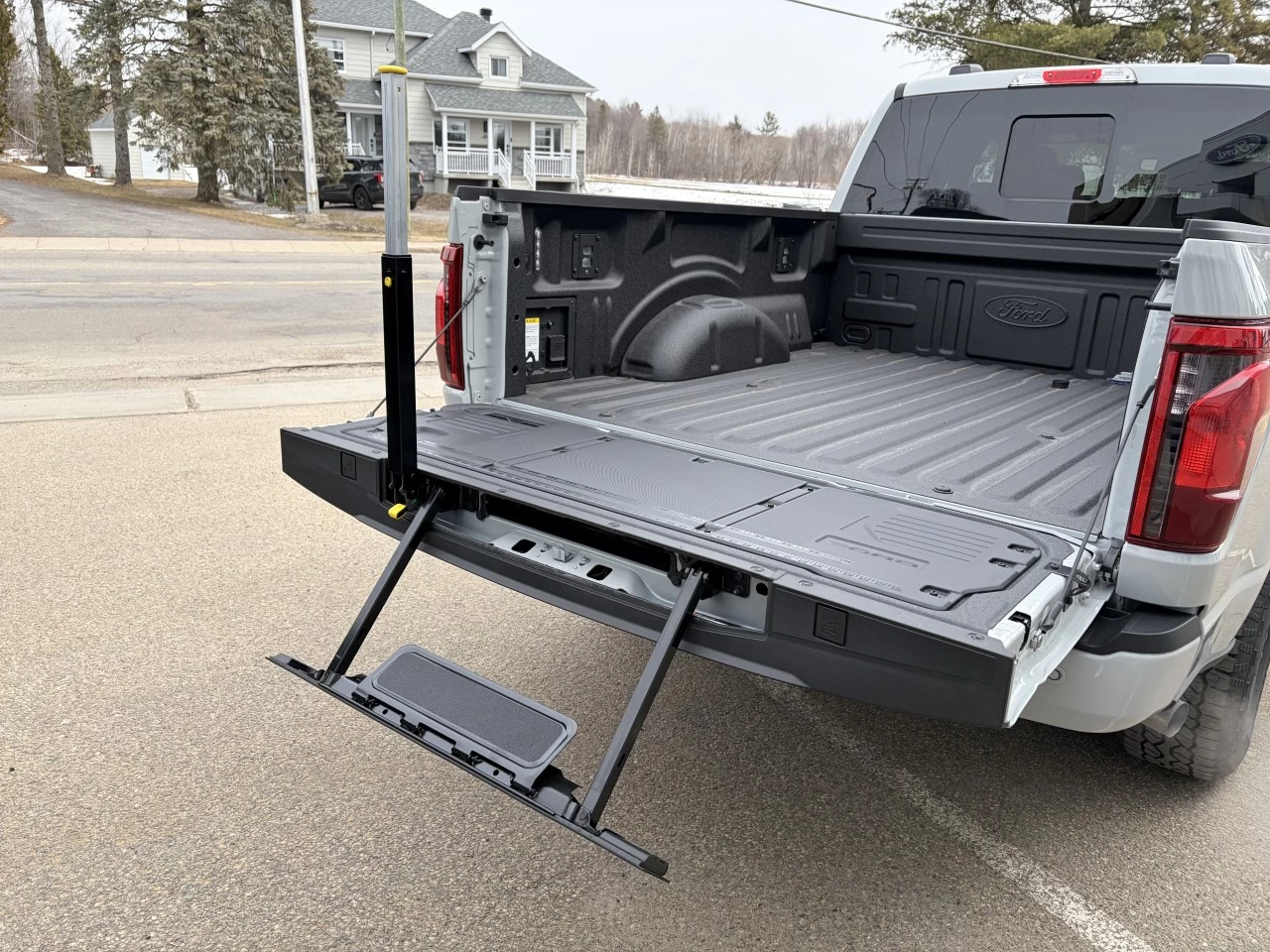 2026 Ford F-150 XLT POWERBOOST HYBRIDE 4X4 https://www.st-norbertford.com/resize/b990ff35b810a3abc0cc817b2ca24889-1