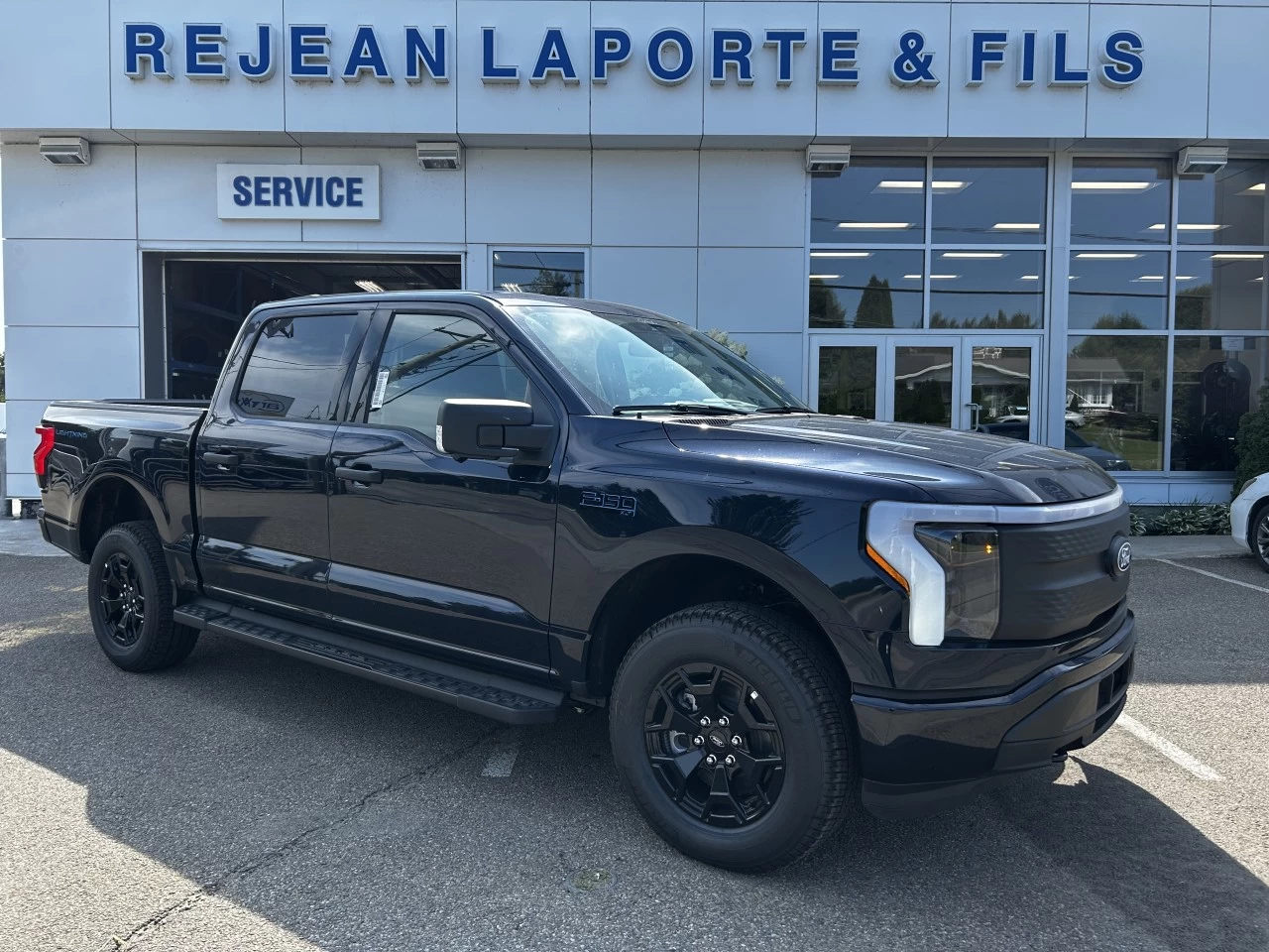 2025 Ford F-150 Lightning XLT https://www.st-norbertford.com/resize/b990ff35b810a3abc0cc817b2ca24889-1