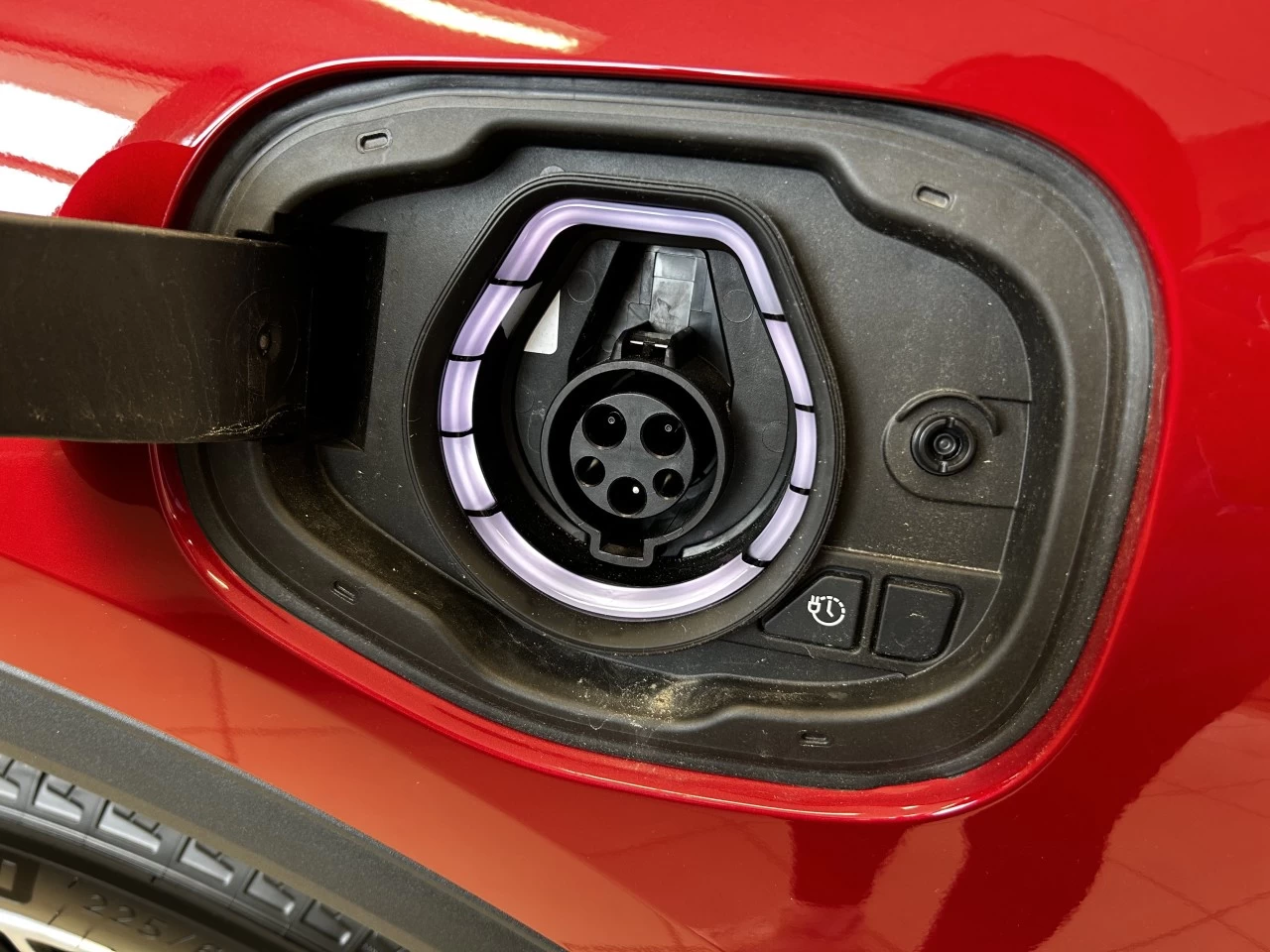 2025 Ford Escape PHEV https://www.st-norbertford.com/resize/b990ff35b810a3abc0cc817b2ca24889-1