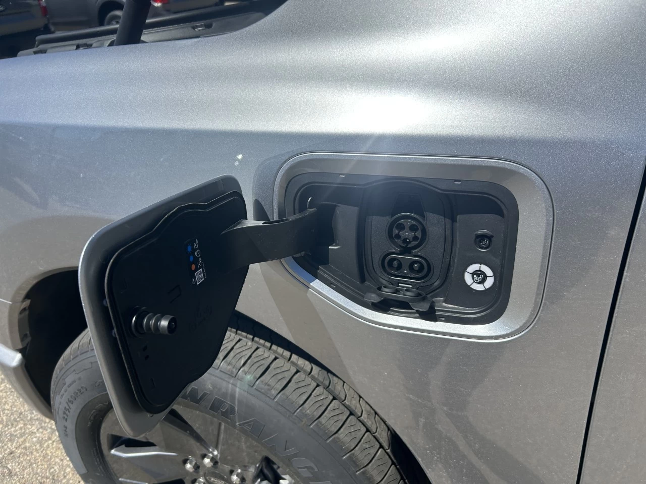 2025 Ford F-150 Lightning FLASH https://www.st-norbertford.com/resize/b990ff35b810a3abc0cc817b2ca24889-1