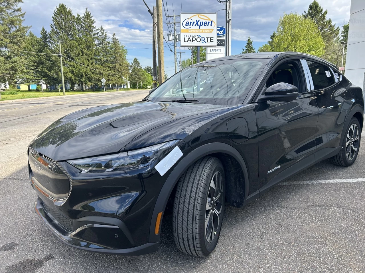 2025 Ford Mustang Mach-E Select AWD https://www.st-norbertford.com/resize/b990ff35b810a3abc0cc817b2ca24889-1