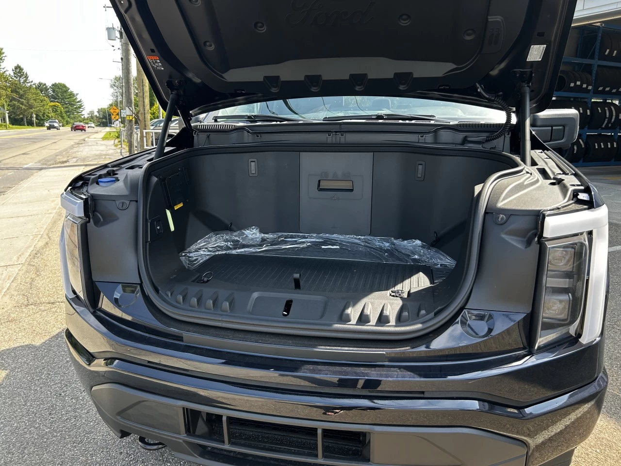 2025 Ford F-150 Lightning XLT https://www.st-norbertford.com/resize/b990ff35b810a3abc0cc817b2ca24889-1