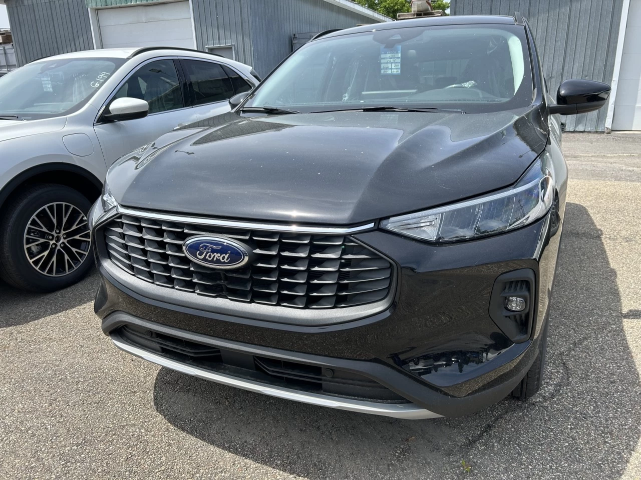 2025 Ford Escape PHEV https://www.st-norbertford.com/resize/b990ff35b810a3abc0cc817b2ca24889-1