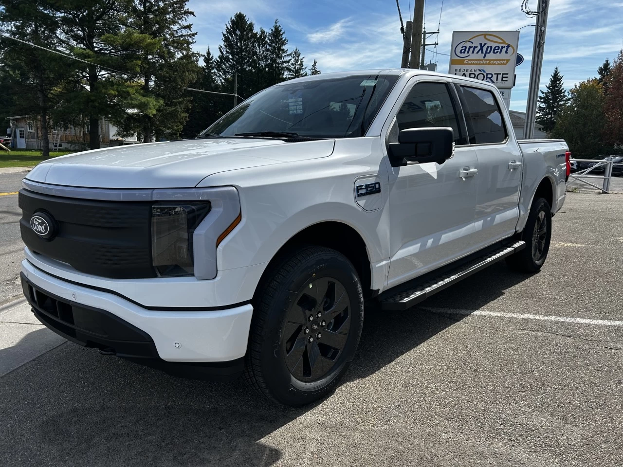 2025 Ford F-150 Lightning FLASH https://www.st-norbertford.com/resize/b990ff35b810a3abc0cc817b2ca24889-1