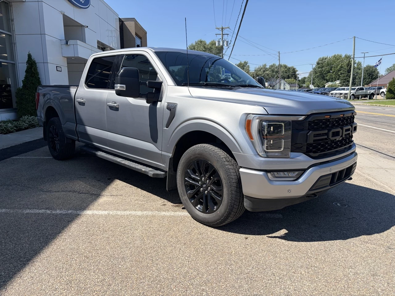 2023 Ford F-150 LARIAT https://www.st-norbertford.com/resize/b990ff35b810a3abc0cc817b2ca24889-1