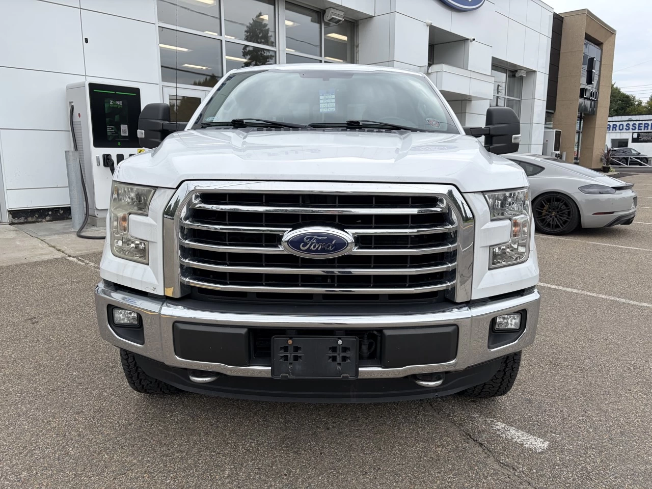 2016 Ford F-150 XLT https://www.st-norbertford.com/resize/b990ff35b810a3abc0cc817b2ca24889-1