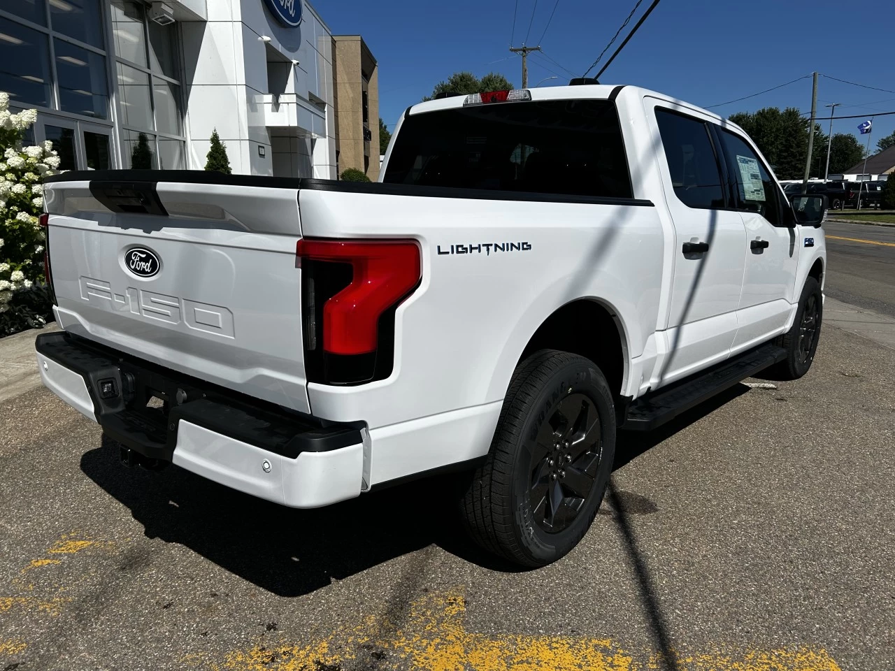 2024 Ford F-150 Lightning XLT https://www.st-norbertford.com/resize/b990ff35b810a3abc0cc817b2ca24889-1