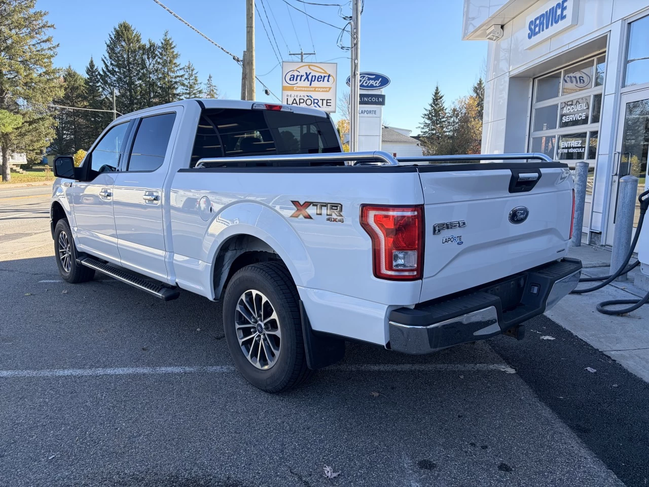 2016 Ford F-150 XLT https://www.st-norbertford.com/resize/b990ff35b810a3abc0cc817b2ca24889-1