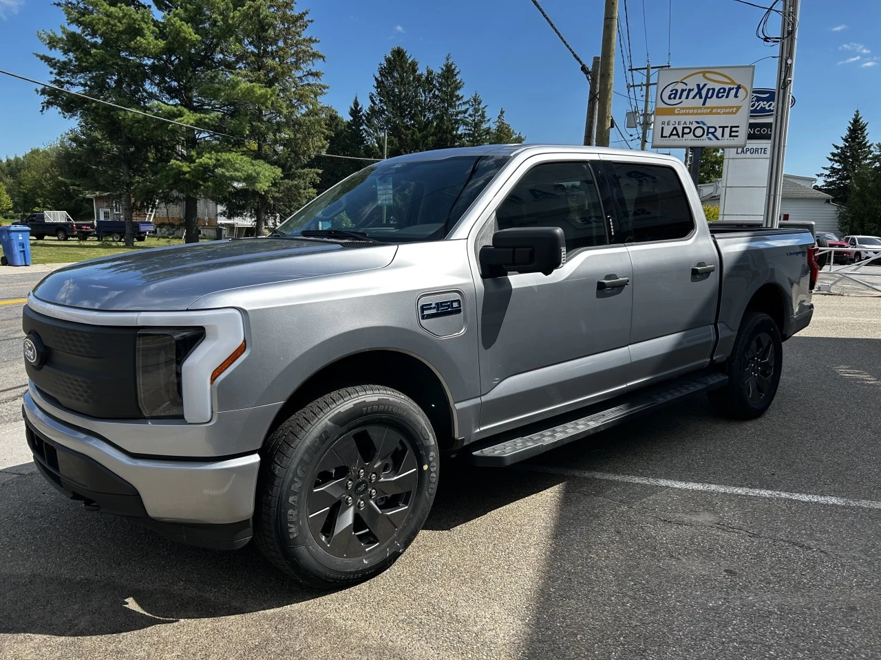 2024 Ford F-150 Lightning XLT 4x4 https://www.st-norbertford.com/resize/b990ff35b810a3abc0cc817b2ca24889-1