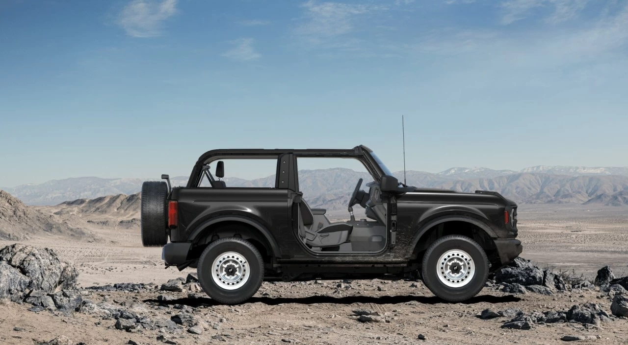 2025 Ford Bronco Base Main Image