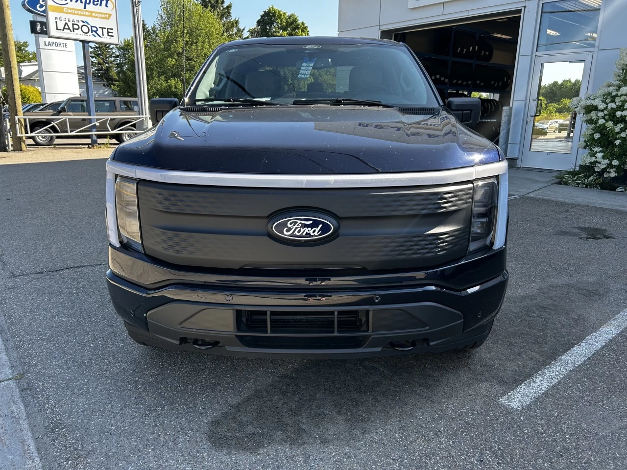 2025 Ford F-150 Lightning FLASH https://www.st-norbertford.com/resize/b990ff35b810a3abc0cc817b2ca24889-1