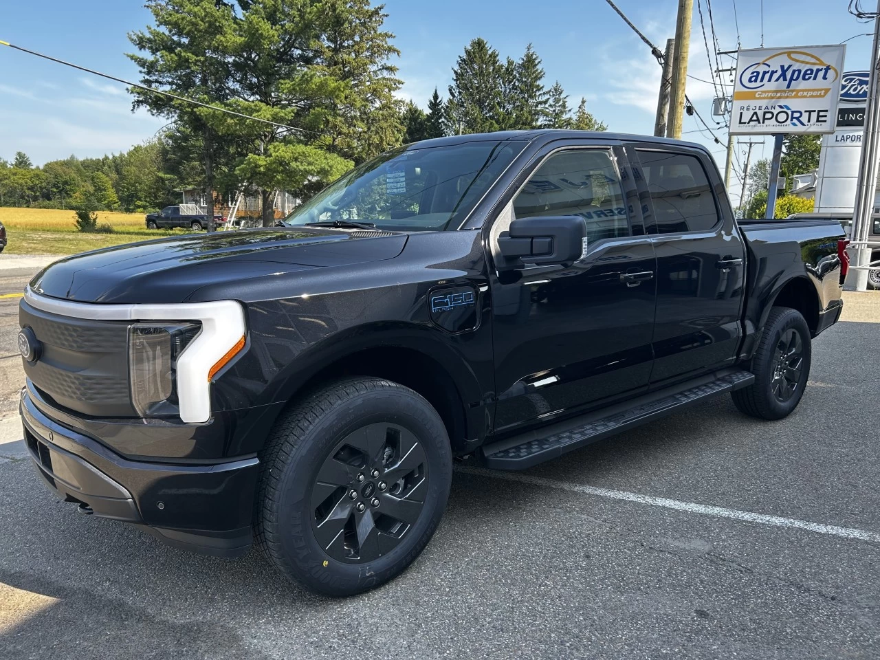 2025 Ford F-150 Lightning FLASH https://www.st-norbertford.com/resize/b990ff35b810a3abc0cc817b2ca24889-1