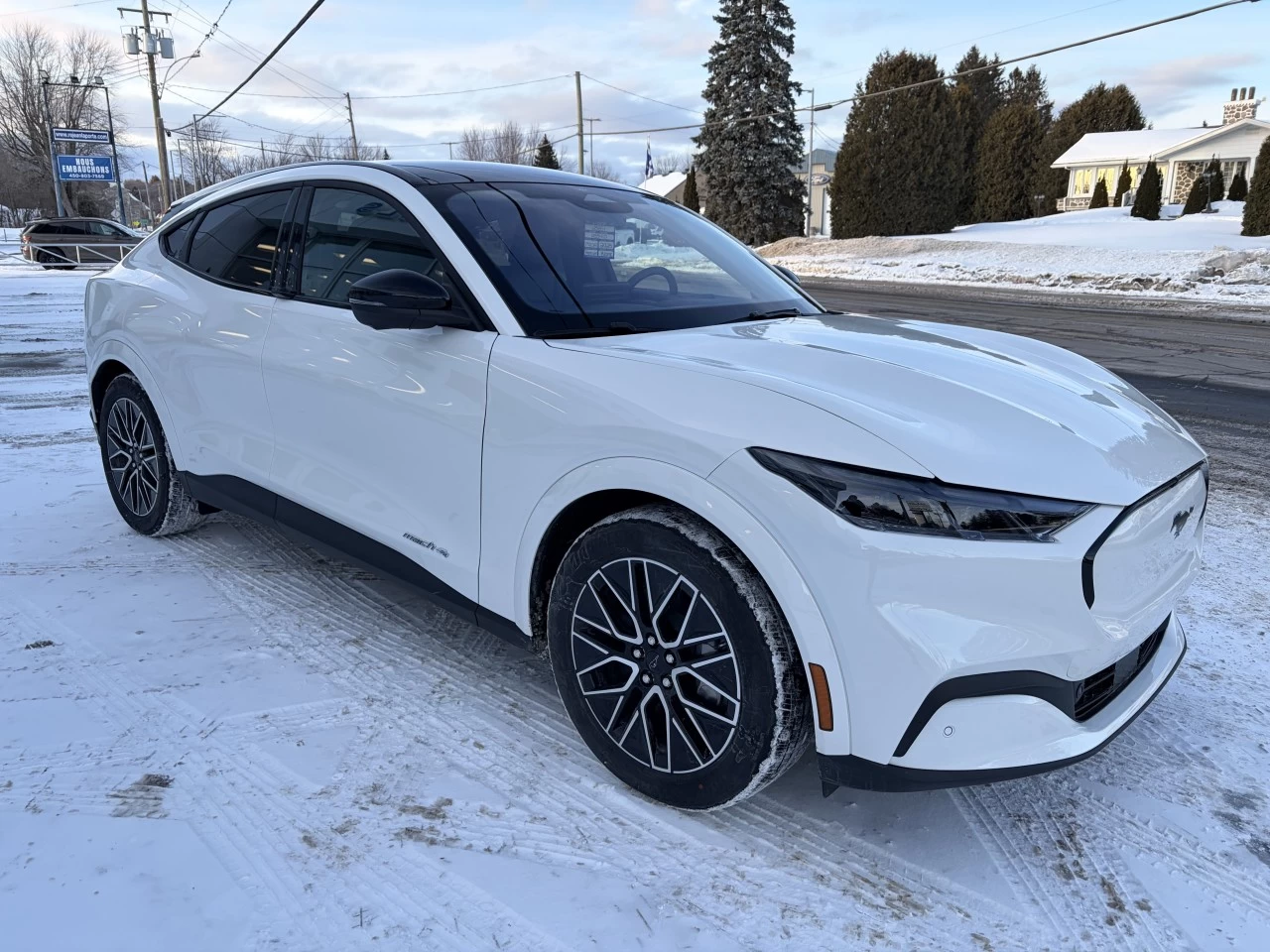 2025 Ford Mustang Mach-E PREMIUM EXTENDED BATTERY TOIT PANORAMIQUE https://www.st-norbertford.com/resize/b990ff35b810a3abc0cc817b2ca24889-1
