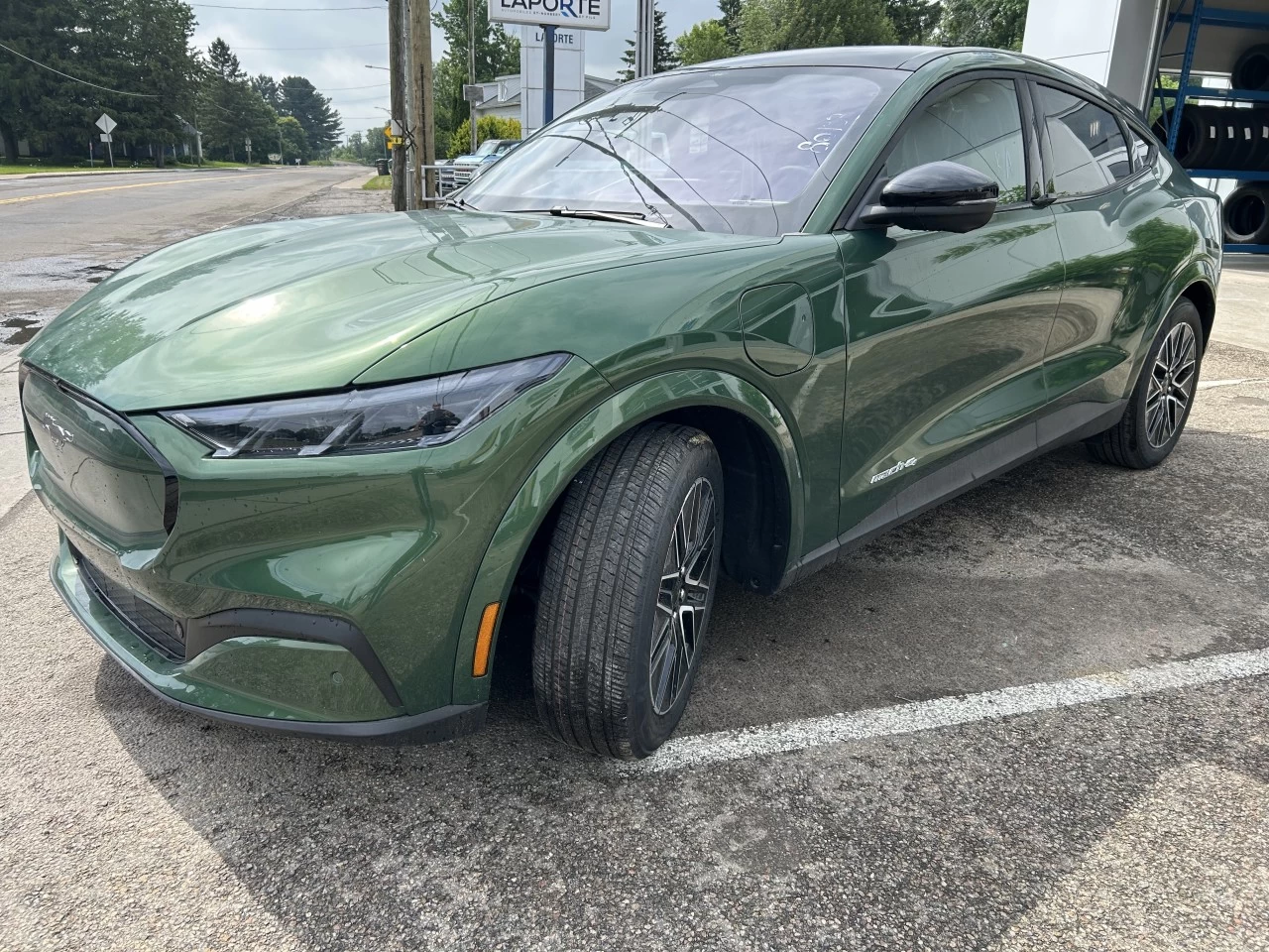 2025 Ford Mustang Mach-E PREMIUM AWD https://www.st-norbertford.com/resize/b990ff35b810a3abc0cc817b2ca24889-1
