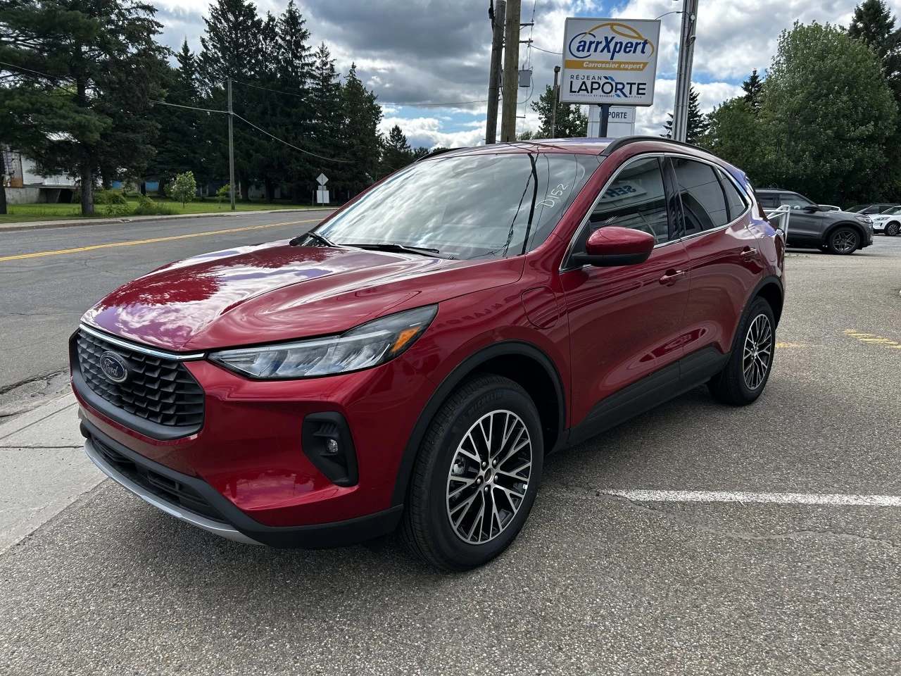 2025 Ford Escape PHEV https://www.st-norbertford.com/resize/b990ff35b810a3abc0cc817b2ca24889-1
