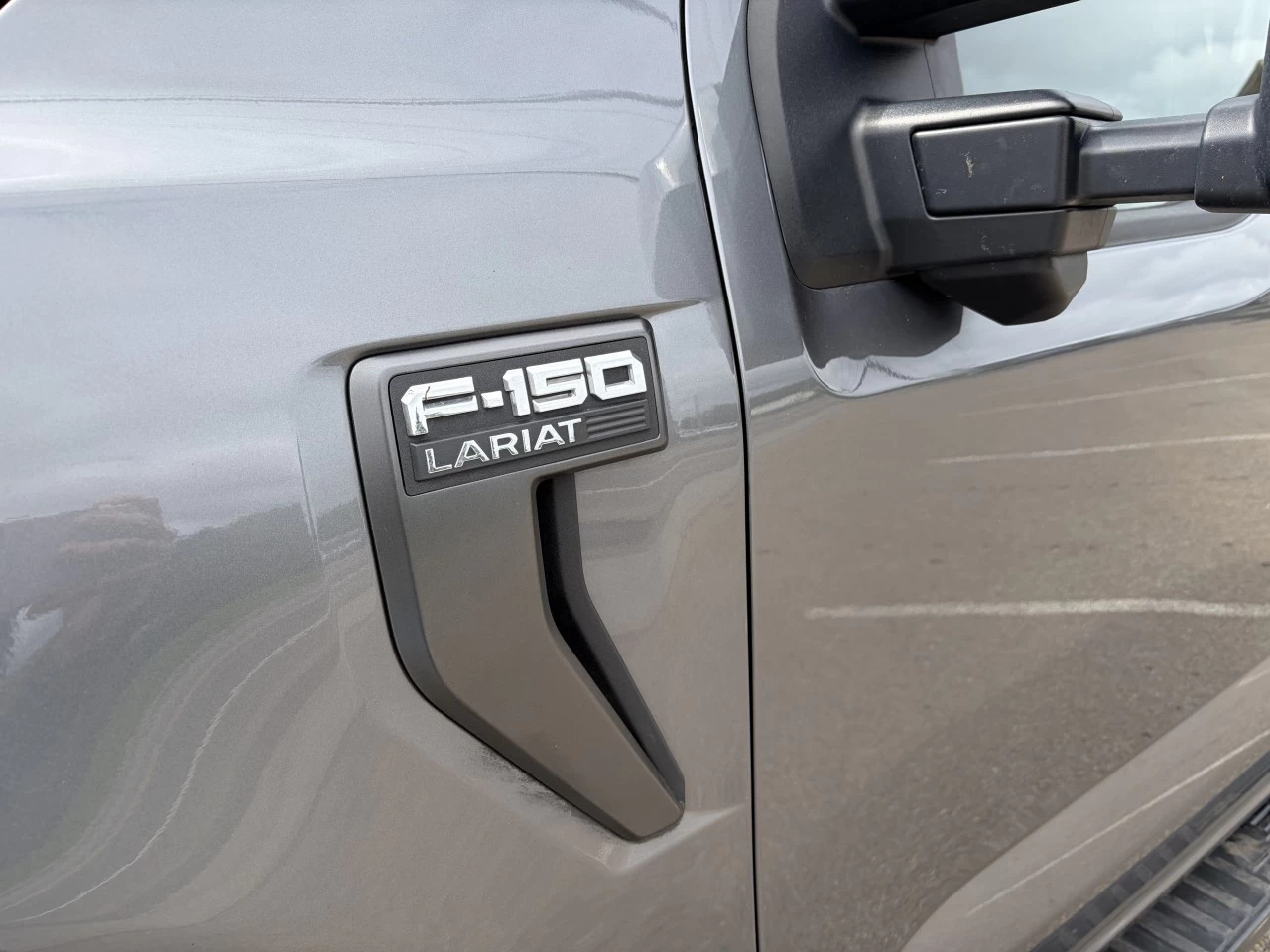 2022 Ford F-150 LARIAT https://www.st-norbertford.com/resize/b990ff35b810a3abc0cc817b2ca24889-1