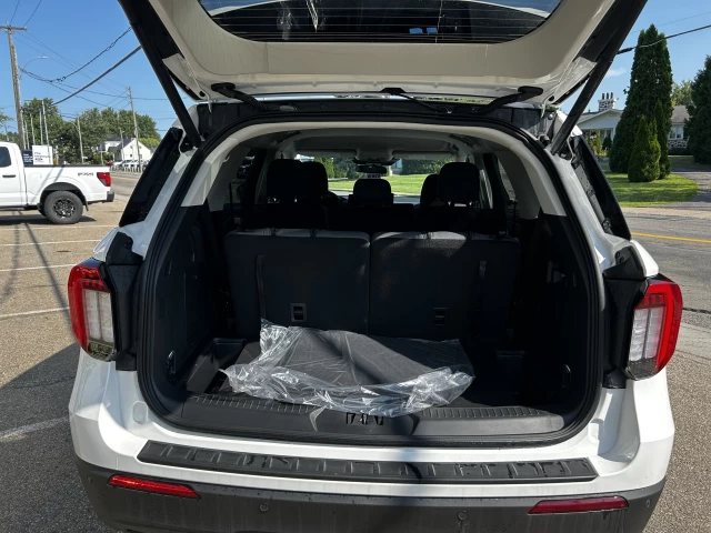 Ford Explorer Active 2025