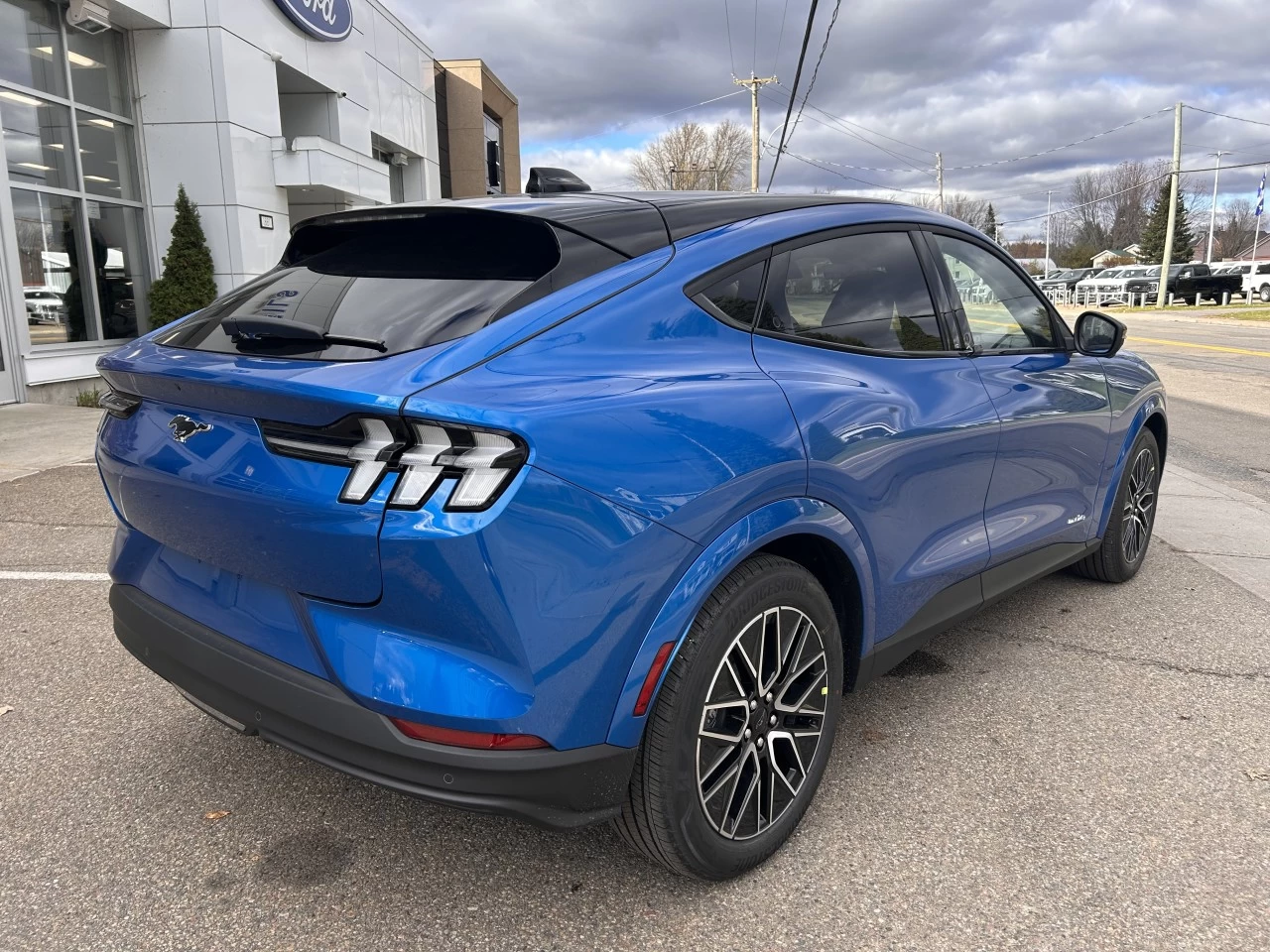 2025 Ford Mustang Mach-E PREMIUM AWD Main Image