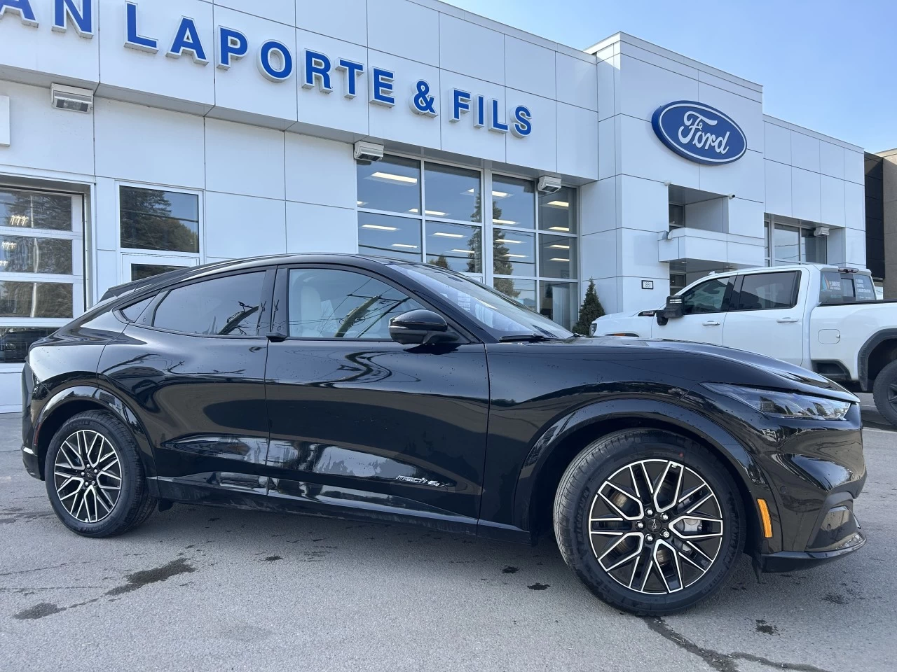 2024 Ford Mustang Mach-E PREMIUM AWD https://www.st-norbertford.com/resize/b990ff35b810a3abc0cc817b2ca24889-1