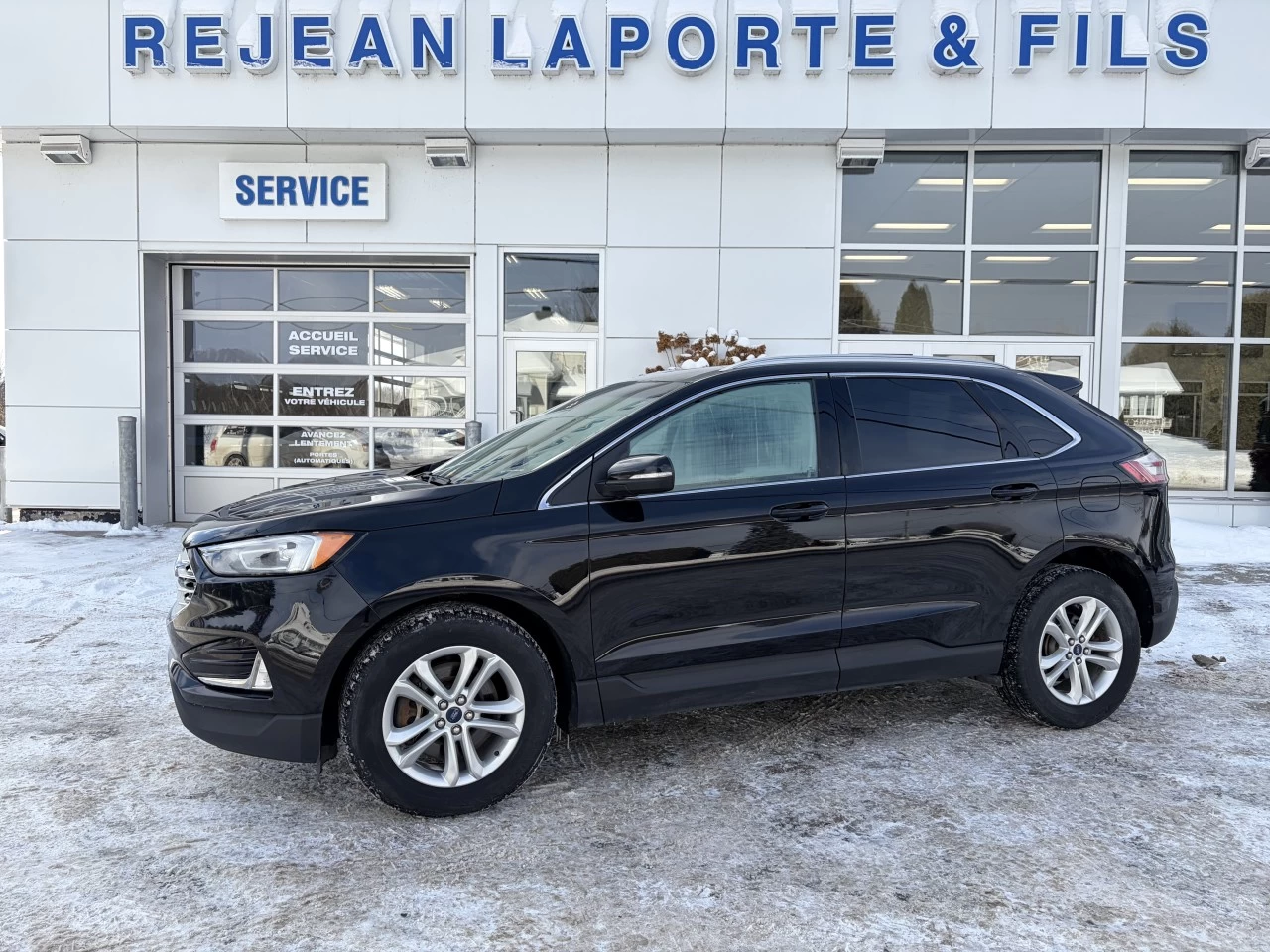 2019 Ford Edge SEL https://www.st-norbertford.com/resize/b990ff35b810a3abc0cc817b2ca24889-1