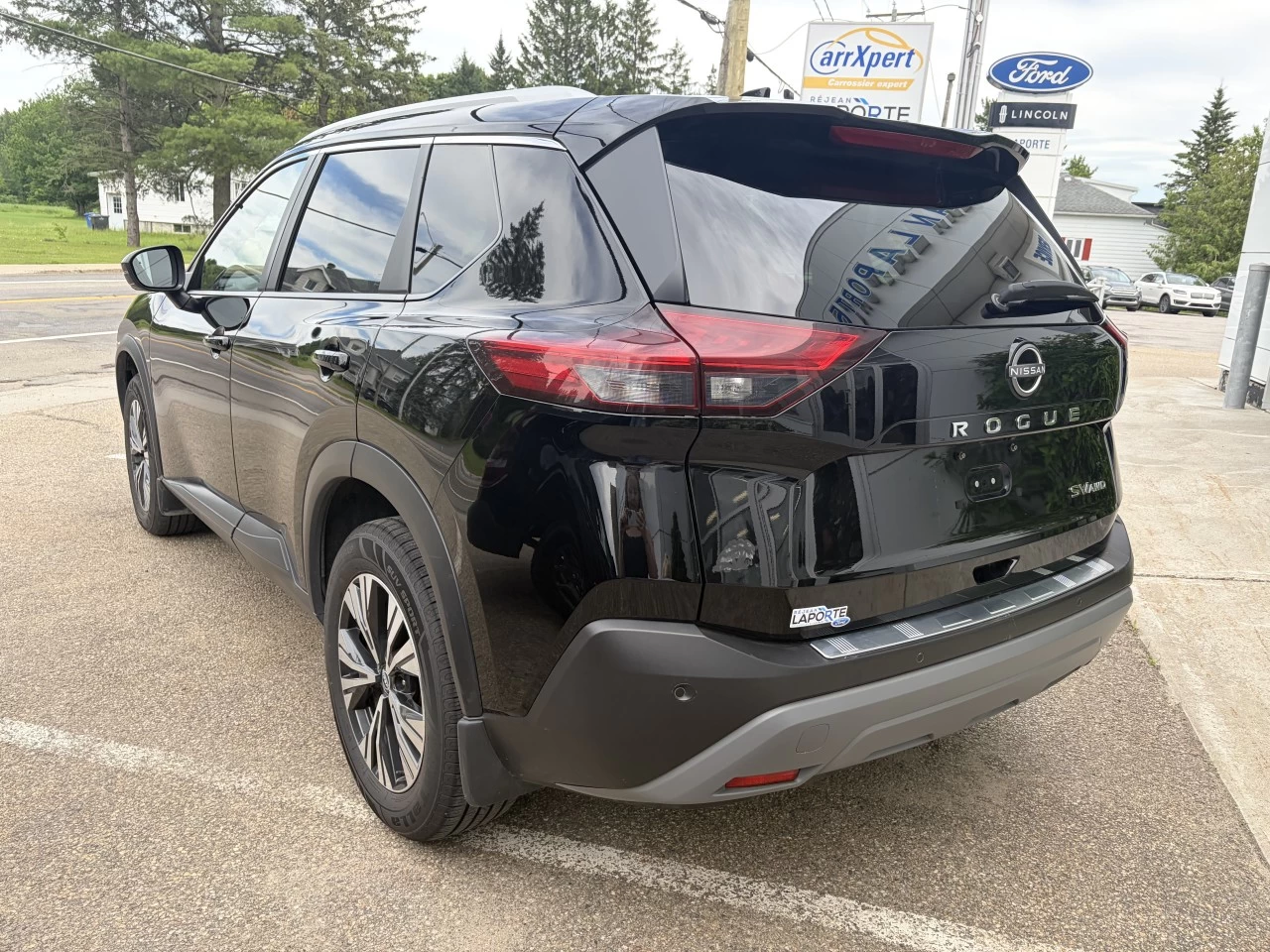 2023 Nissan Rogue SV https://www.st-norbertford.com/resize/b990ff35b810a3abc0cc817b2ca24889-1