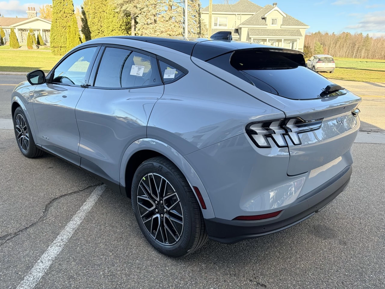 2025 Ford Mustang Mach-E PREMIUM AWD https://www.st-norbertford.com/resize/b990ff35b810a3abc0cc817b2ca24889-1